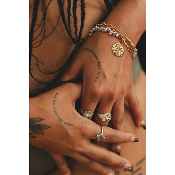 ⭐Women 18k Gold Chain Layerd Coin Charm Toggle Bracelet Cubic Zirconia Jewelry - Picture 5 of 7